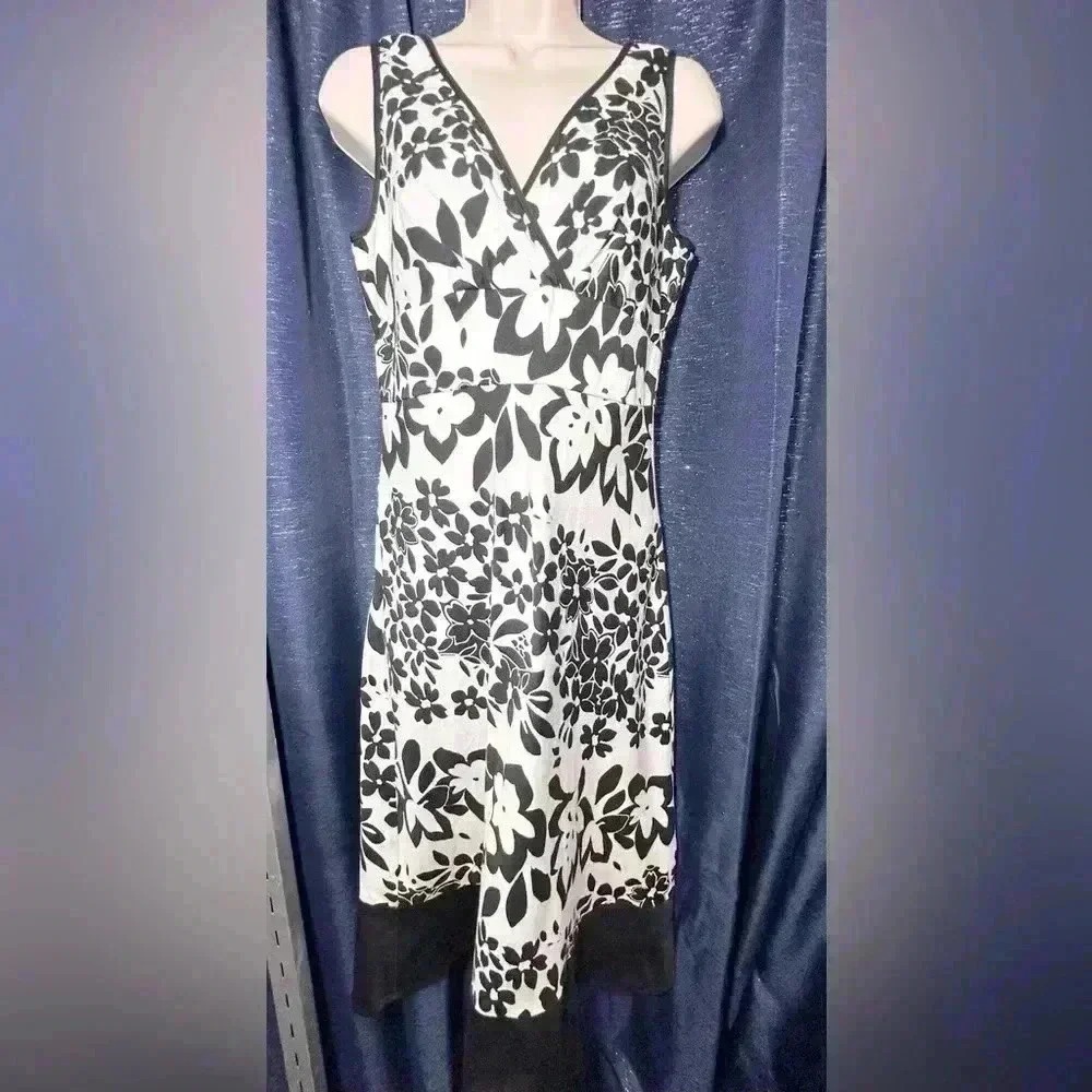 Jonathan Martin Studio Womens Size 6 Black & White Floral Midi Spring Dress‎